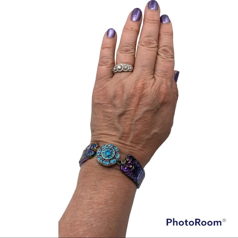 Vintage style snap jewelry bangle w/ round aqua snap w/ blue stones! SEE VIDEO!